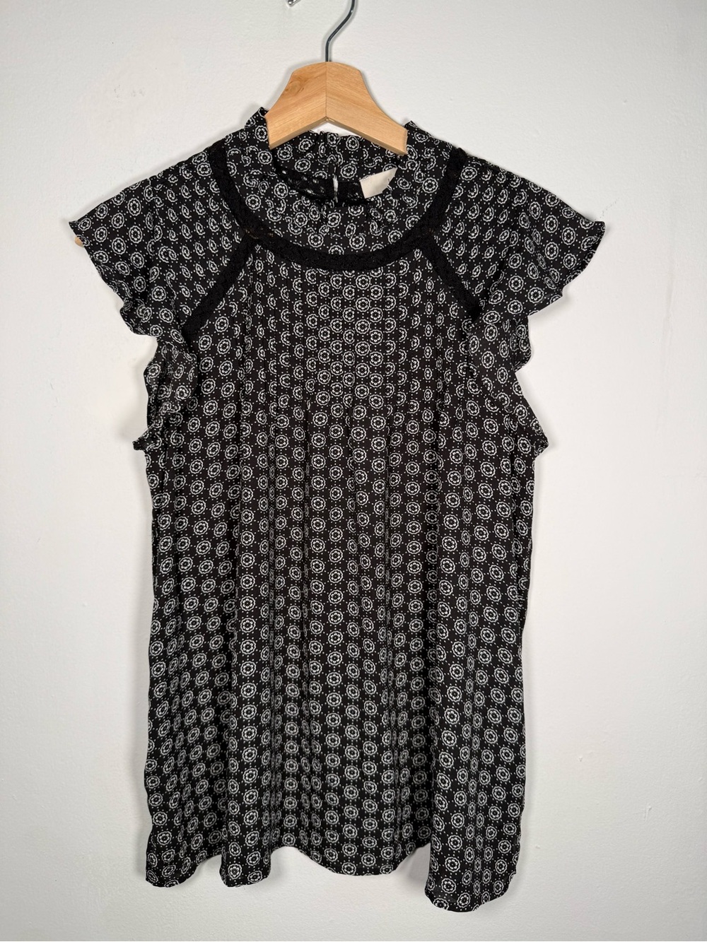 LOFT Black and White Printed Flutter Sleeve Blouse